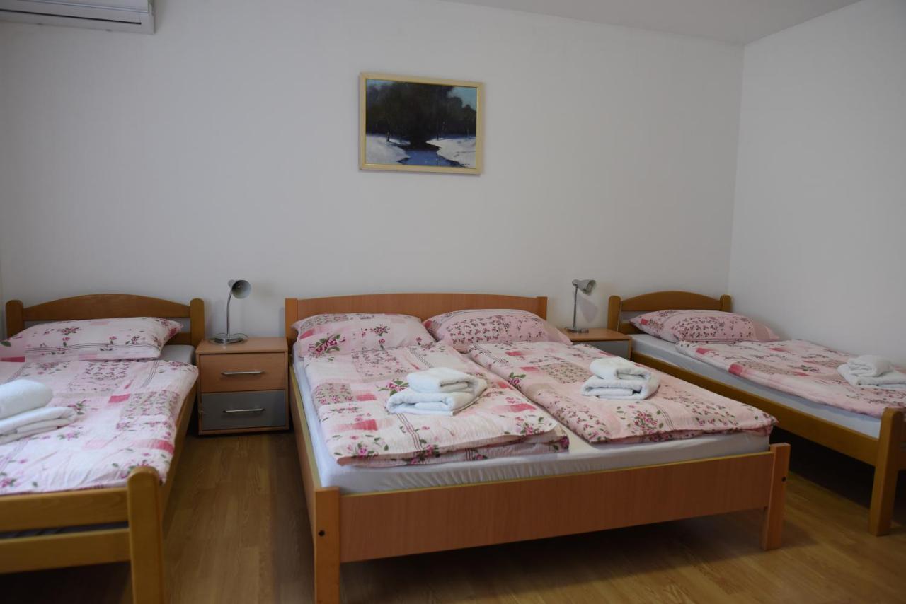 Prenociste Dzinic Hotel Zupanja Exterior foto