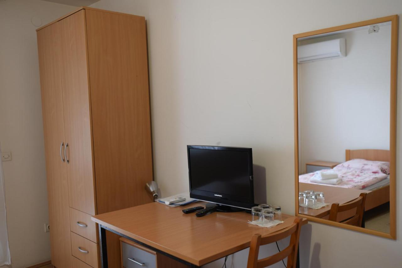 Prenociste Dzinic Hotel Zupanja Exterior foto