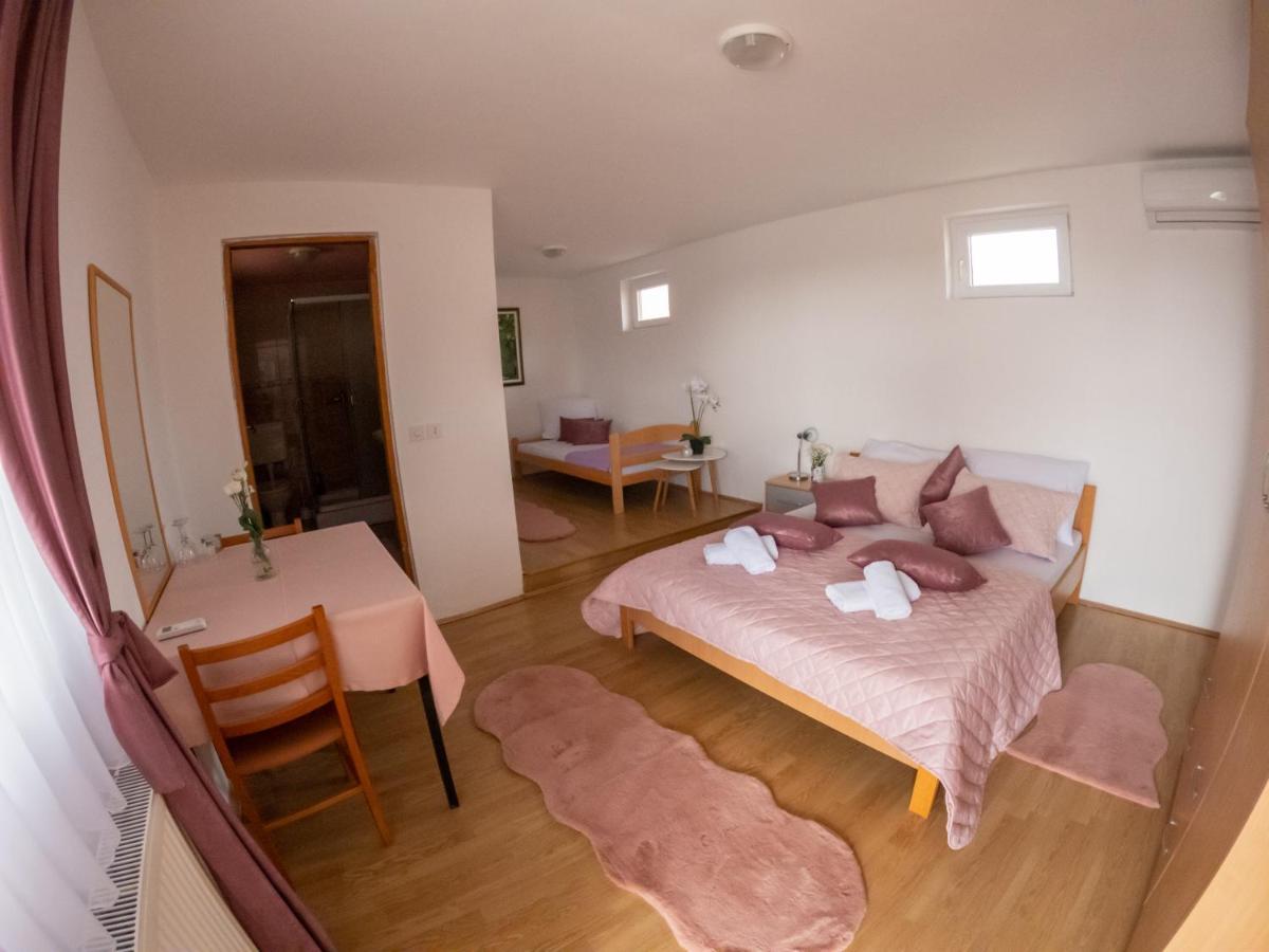 Prenociste Dzinic Hotel Zupanja Exterior foto