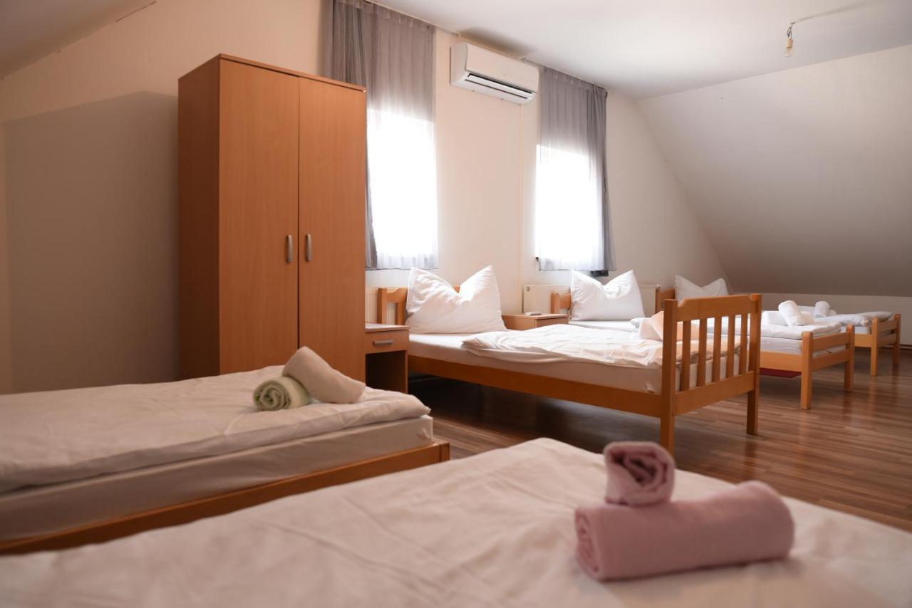 Prenociste Dzinic Hotel Zupanja Exterior foto